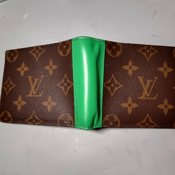 Louis Vuitton Limited Edition Men's Wallet - Picture 11 of 13